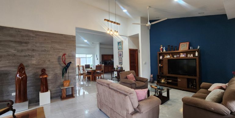 a925322b-0cce-4cb1-900b-2685359dfc54