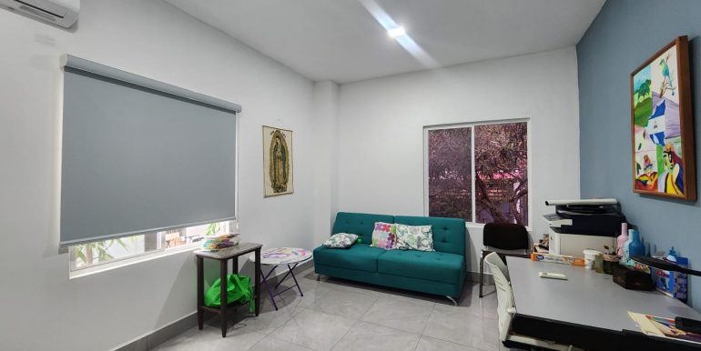 e12f668c-bab7-4990-bf7e-a351930bb826