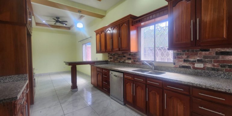 7e6242b2-4b7a-49d6-92f6-41e1f25de509