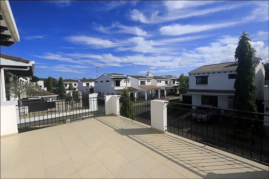 CARRETERA MASAYA. SE RENTA BONITA CASA RESIDENCIAL EL CORTIJO
