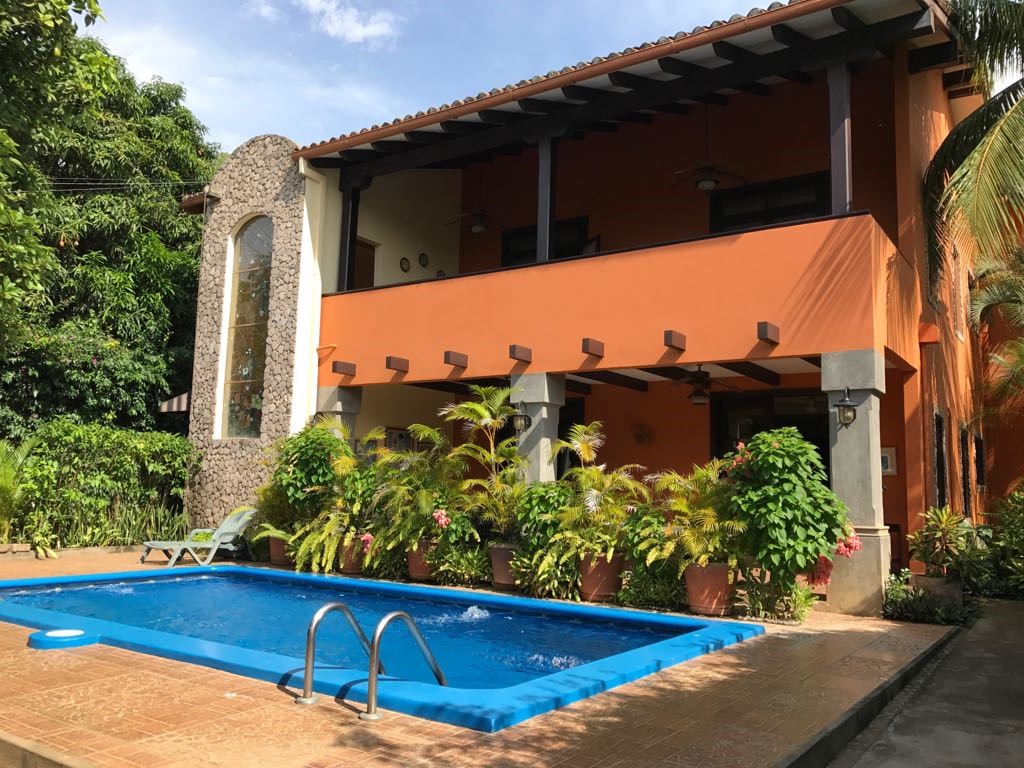🏡CARRETERA SUR. LINDO APARTAMENTO EN II NIVEL CON PISCINA EN RENTA🌿