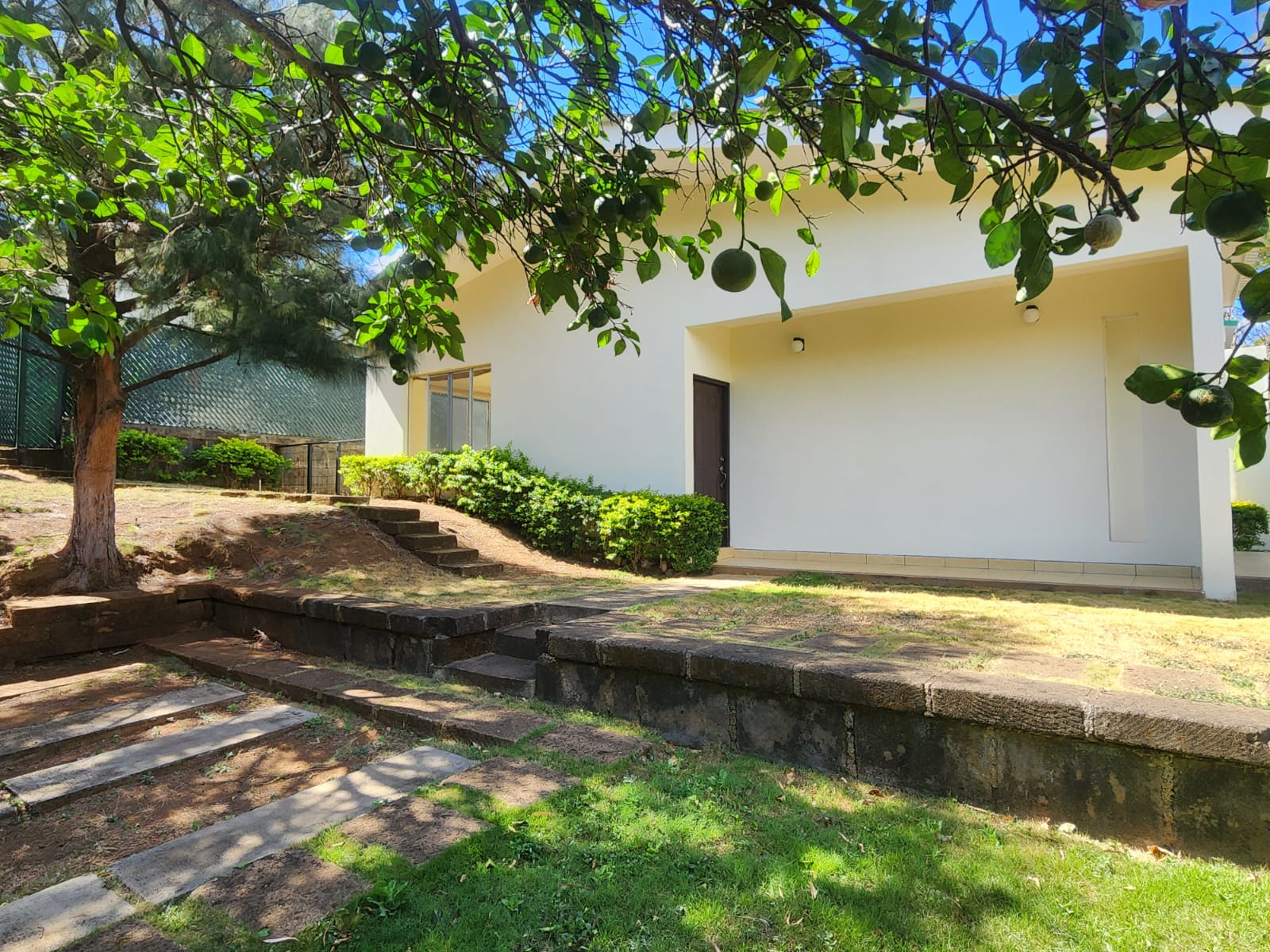 KM 11.5 CARRETERA SUR. BONITA CASA MODERNA CON EXCELENTE UBICACIÓN EN ALQUILER