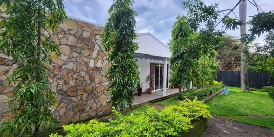 CARRETERA SUR. LINDA CASA CON ESPECTACULAR AREA DE COCINA EN ALQUILER