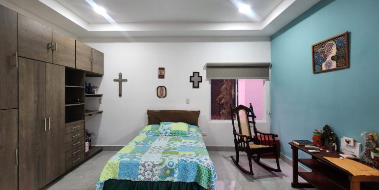 1f69f738-92f1-4b18-9404-e821a80dccec