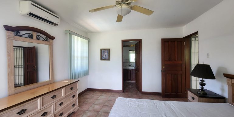 8e50d8ea-63e8-4011-83f1-8efc10ccf08c