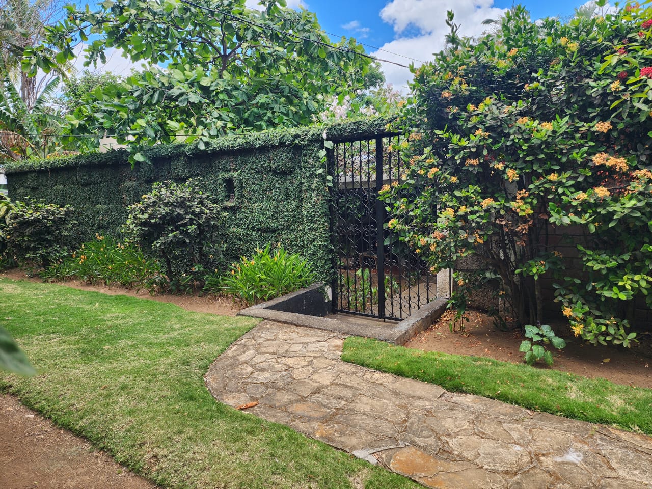 KM 13 CARRETERA SUR. HERMOSA PROPIEDAD CASA-PISCINA EN VENTA