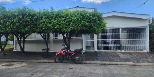 ¡PRECIO INMEJORABLE! CASA IDEAL PARA INVERSIÓN O VIVIR EN RESIDENCIAL SEGURO