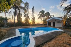 Propiedad: CARRETERA SUR. ALQUILA HERMOSA CASA CON PISCINA EN RESIDENCIAL